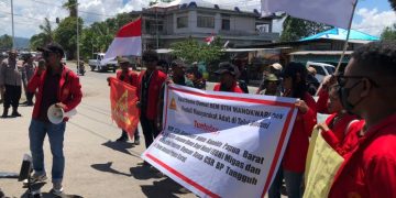 Desak Polisi Usut Pengelolaan Dana Otsus dan DBH Migas, Mahasiswa STIH Lakukan Demo