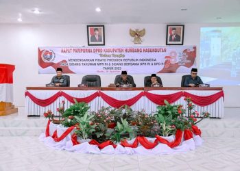 Terus Melaju Untuk Indonesia Maju Elemen Masyarakat Humbahas dengarkan Pidato Presiden RI