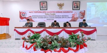 Terus Melaju Untuk Indonesia Maju Elemen Masyarakat Humbahas dengarkan Pidato Presiden RI