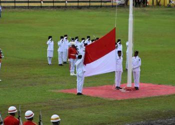 Pangdam XVIII Kasuari Jadi Irup di Penurunan Bendera di HUT Ke 78 Kemerdekaan RI