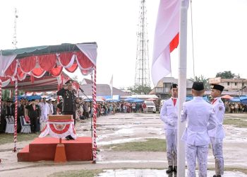 Kapolres Humbahas Bertindak Sebagai Irup Penurunan Bendera Merah Putih Peringatan HUT Ke-78 RI