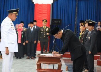 Ridwan Kamil Resmi Lantik Dr. Tri Adhianto Jadi Wali Kota Bekasi