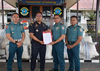 Tim Gabungan TNI AL Berhasil Gagalkan Penyelundupan Pakaian Bekas dari Malaysia