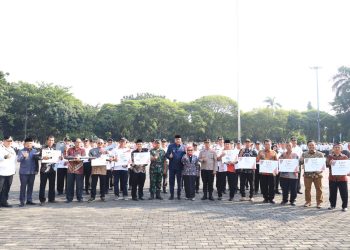 Tri Adhianto Beri Penghargaan Juara Kampung Tangguh Jaya Tingkat Kota Bekasi 2023