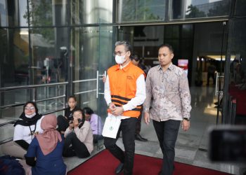 Bupati Bangkalan Nonaktif Abdul Latif Amin Divonis 9 Tahun Penjara