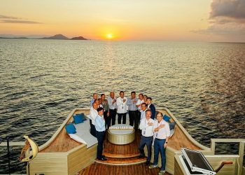 Kapolri Ajak Delegasi AMMTC Nikmati Sunset Labuan Bajo