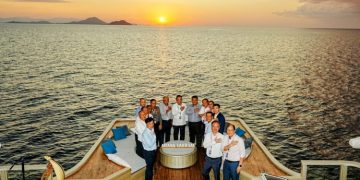 Kapolri Ajak Delegasi AMMTC Nikmati Sunset Labuan Bajo