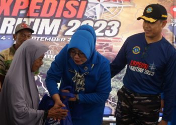 Tim Putih Ekspedisi Maritim TNI AL Gelar Bakti Sosial di Pagat Kalimantan