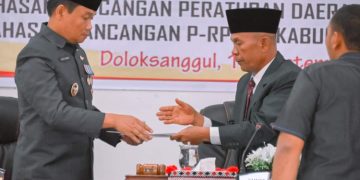 Wabup Humbahas Sampaikan Nota Jawaban Atas Pemandangan Umum Fraksi-Fraksi DPRD Tentang Ranperda APBD 2024 dan Perubahan RPJMD 2021-2026