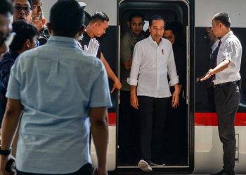 Jokowi Jajal Kereta Cepat Jakarta-Bandung Pertama di Indonesia