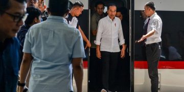 Jokowi Jajal Kereta Cepat Jakarta-Bandung Pertama di Indonesia
