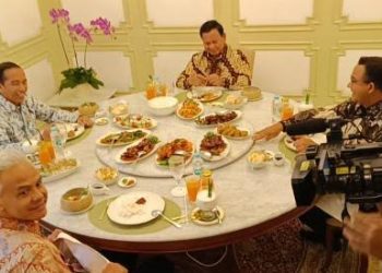Jokowi Makan Siang Bareng Anies-Ganjar-Prabowo di Istana