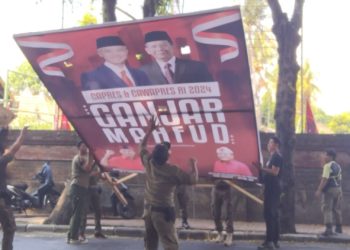 Baliho Ganjar-Mahfud Dicopot Jelang Kunjungan Jokowi ke Gianyar Bali