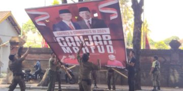 Baliho Ganjar-Mahfud Dicopot Jelang Kunjungan Jokowi ke Gianyar Bali