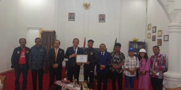 ATLET WUSHU SAMUEL MARBUN AUDENSI KEPADA BUPATI HUMBAHAS