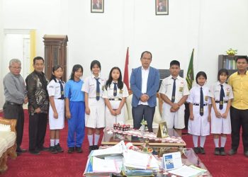 Bupati Humbahas Apresiasi Siswa Pelukis Yang Ikut Dalam LTFW di Sipinsur