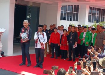 Pasangan Ganjar Pranowo dan Mahfud Md Resmi Daftar Bakal Capres-Cawapres ke KPU RI