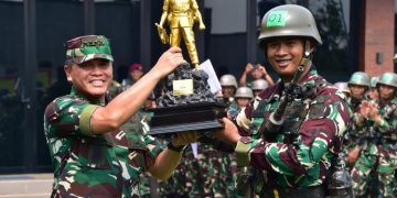 Kasal Resmi Tutup Lomba Binsat Korps Marinir TNI AL TA. 2023 di Mabesal