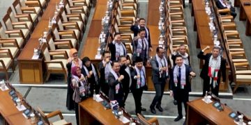 Sejumlah Anggota DPR Pakai Syal Palestina Saat Gelar Sidang Paripurna