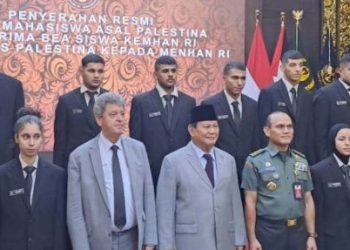 Menhan Prabowo Beri Beasiswa ke 22 Mahasiswa Palestina di Unhan