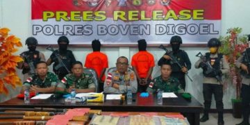 Aparat Gabungan TNI-Polri Berhasil Tangkap Dua Warga Penyuplai Senjata ke KKB