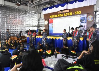 Peserta Satgas Pelantara XI Belajar Ilmu Pelayaran Selama Berlayar Menuju Sorong