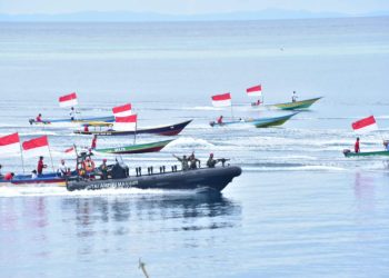 Sailling Pass Kapal Perang TNI AL Sukseskan Sail Teluk Cenderawasih di Biak Papua