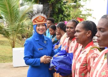Peduli Sesama, Jalasenastri Laksanakan Bakti Sosial di Biak Papua