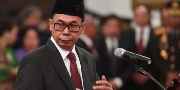 Jokowi Berhentikan Firli Bahuri, Tunjuk Nawawi Pomolango Ketua KPK Sementara
