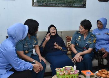 Jelang HUT Ke-61, Korps Wanita TNI AL Laksanakan Anjangsana di Kediaman Purnawirawan