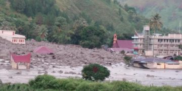Basarnas Lakukan Penyelaman Ke Danau Toba