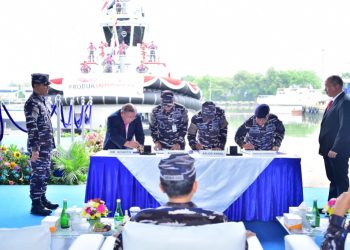 Kapal Tunda Buatan Dalam Negeri TD Ranai 405 Resmi Perkuat TNI AL