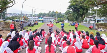 Perkuat Konsep Pemberdayaan Kesehatan Berbasis Gugus Pulau, TNI AL Berikan Pelatihan Evakuasi Medis Laut di Maluku