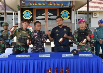 Sigap Jaga Perbatasan Jelang Akhir Tahun 2023, Tim Gabungan TNI AL Gagalkan Penyelundupan Ratusan Botol Miras Non Cukai