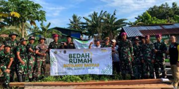 Wujud Nyata Kemanunggalan TNI – Rakyat, Prajurit TNI AL Bedah Rumah Warga