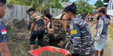 TNI AL Dan Masyarakat Gotong Royong Bangun Akses Jalan Di Nabire