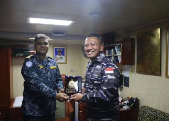 KRI Diponegoro-365 Laksanakan Info-Sharing dengan Kapal Perang Bangladesh BNS Sangram F-113