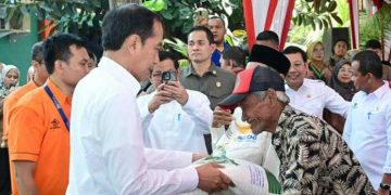 Jokowi Tak Janji Bansos Beras Lanjut Juni 2024