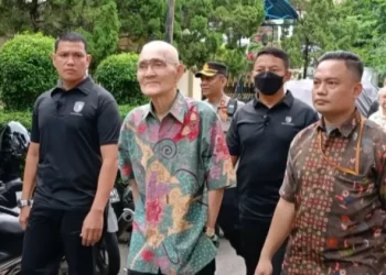 Wapres ke-6 Try Sutrisno Ikuti Pemungutan Suara Ulang di TPS 043 Menteng Jakpus