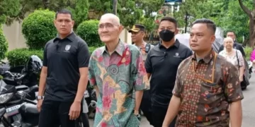 Wapres ke-6 Try Sutrisno Ikuti Pemungutan Suara Ulang di TPS 043 Menteng Jakpus
