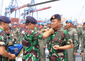 Sebagai Tanda Jasa Dalam Bangun Kemajuan Organisasi, Prajurit Jalasena Terima Brevet Kehormatan Penerbangan TNI AL