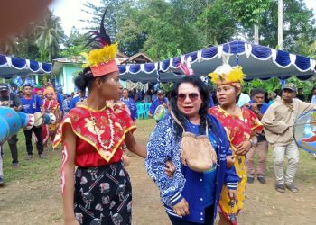 Disambut Ratusan Mahasiswa di Manokwari, Rosaline Rumaseuw Optimis Raih Kursi Caleg DPR RI