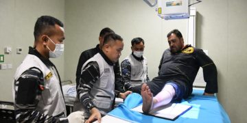 KRI RJW-992 Bantu Korban Laka Laut Saat Debarkasi Bantuan Kemanusiaan Konflik Gaza