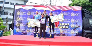 Jelang Hut Ke-62 Kopaska, TNI AL Gelar Fin Swimming Selat Madura Kasal Cup 2024