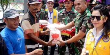 Manunggal Dengan Rakyat, TNI AL Gelar Bakti Sosial di Sidoarjo