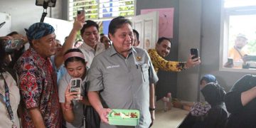 Airlangga Gelar Simulasi Program Makan Siang Gratis di SMP Negeri 2 Curug
