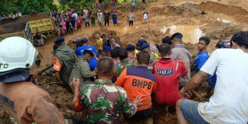 Tiga Orang Meninggal Dunia Pasca Banjir dan Longsor di Padang Pariaman