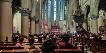 Gereja Katedral Jakarta Gunakan Dekorasi Siluet Wayang di Perayaan Paskah 2024