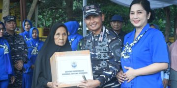 Peduli Dengan Sesama, TNI AL Gelar Bakti Sosial di Banyuwangi