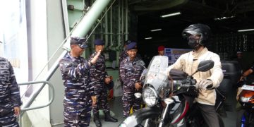 Mudik Gratis TNI AL Dengan KRI Banda Aceh-593 Tiba di Semarang Dan Surabaya